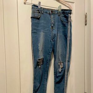 skinny jeans w/ stripe detailing